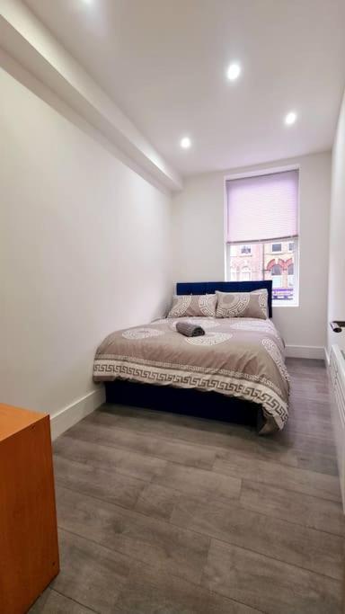 2 Bed Cosy Flat Close To Bus & Tube Station Лондон Екстериор снимка