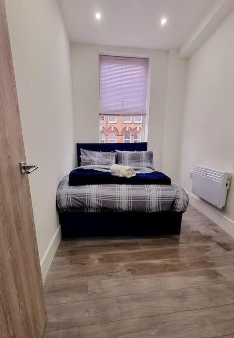 2 Bed Cosy Flat Close To Bus & Tube Station Лондон Екстериор снимка